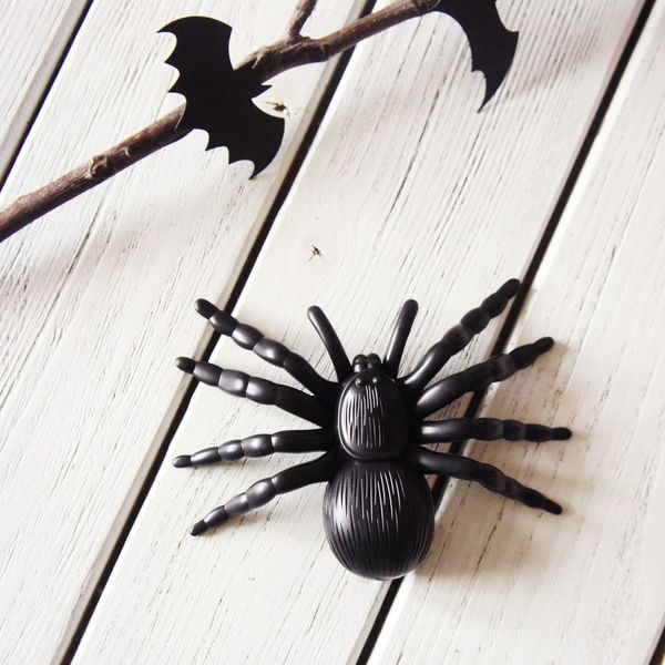 Большой паук из пластика на Хэллоуин 15х10 см (B903) B903 фото