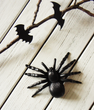 Средний паук из пластика на Хэллоуин (11 х 8 см.)