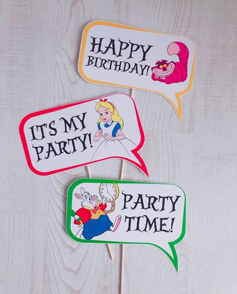 Табличка для фотосессии с Алисой в стране чудес "It's my party!" (01657) 01657 фото