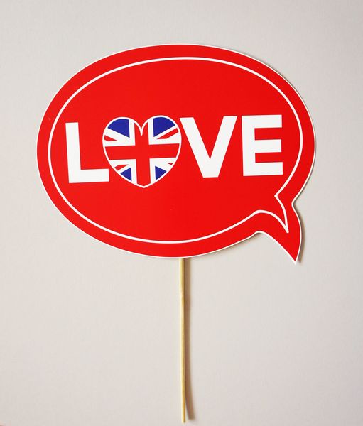 Табличка для фотосессии в британском стиле "Love" (02691) 02691-2 фото