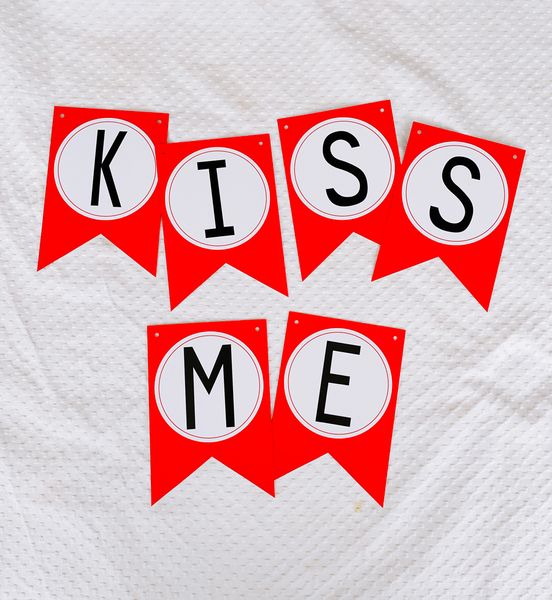 Бумажная гирлянда из флажков "Kiss me" (01206) 01206 фото