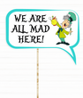 Табличка для фотосесії з шаленим капелюшником "We are all mad here!" (01652)