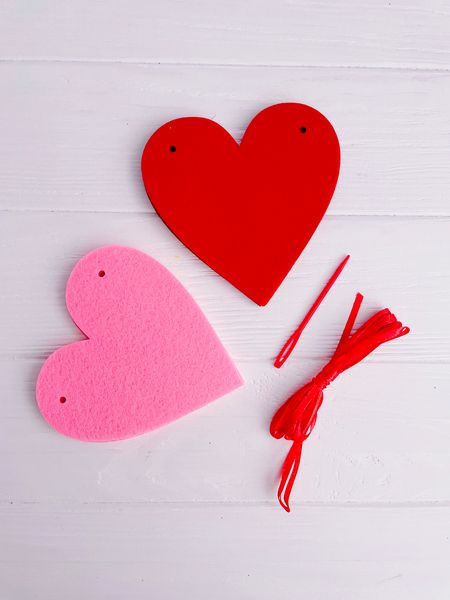 Гірлянда із сердець з фетру червоні та рожеві 10 шт (VD-7712) VD-7712 фото