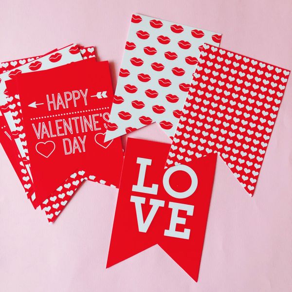 Бумажная гирлянда на день влюбленных "Happy Valentine's day" (12 флажков) V700 фото