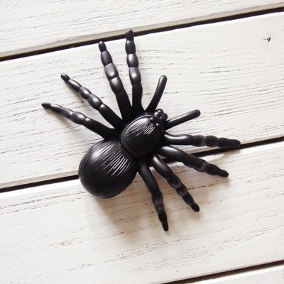 Великий павук з пластика на Хеллоуїн (15 х 10 см.) B-903 фото