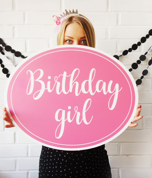 Табличка із пластику "Birthday girl" 50x60 см (02726) 02726 фото