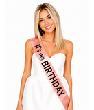Лента через плечо на день рождения "It's My Birthday" розовая с черной надписью (NJ01375) NJ01375 фото