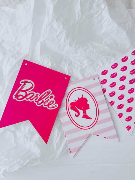 Паперова гірлянда із прапорців "Barbie" 12 прапорців (B02315) B02315 фото
